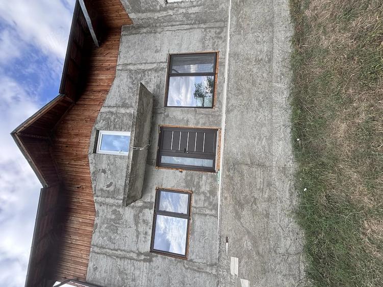 Casă cu Teren 1832 Mp în Glod