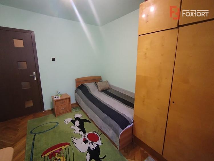 Apartament cu 3 camere decomandat, mobilat în Girocului