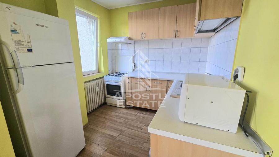 Apartament cu 4 camere semidecomandat în Circumvalațiunii