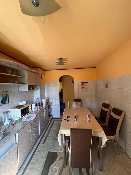 Apartament cu 4 camere decomandat în Central
