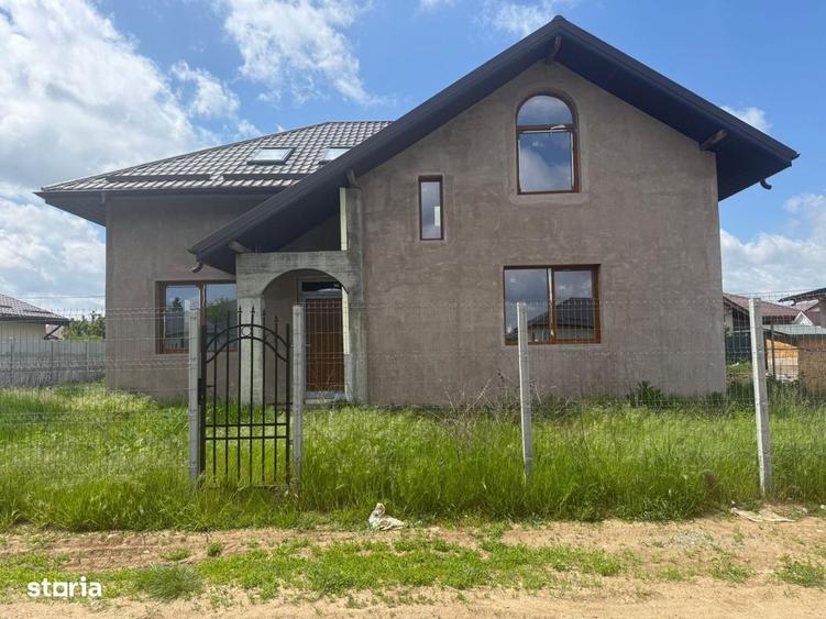 Casă cu 4 camere în Dumbrăveni