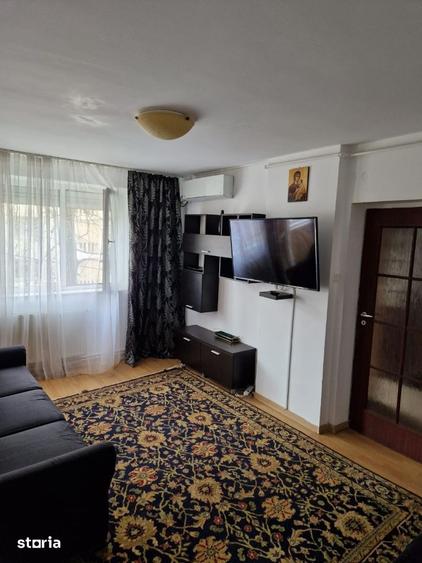Apartament cu 3 camere, mobilat în Pajura