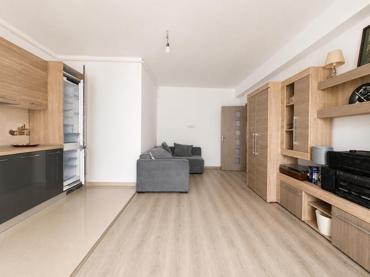Apartament cu 2 camere semidecomandat în Prelungirea Ghencea