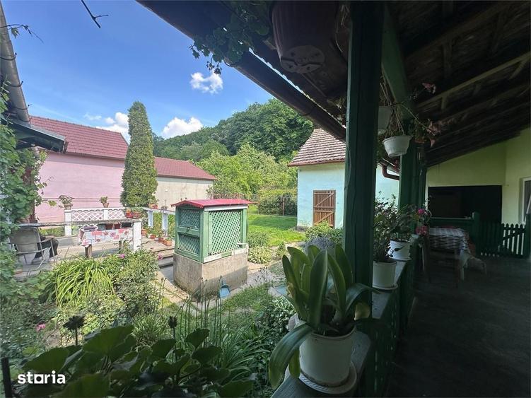 Casă cu 4 camere în Central