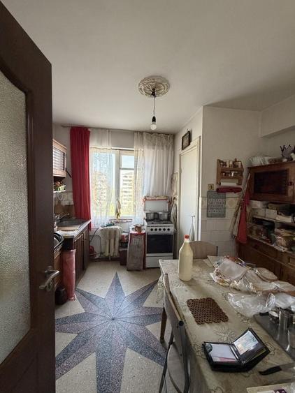 Apartament cu 3 camere decomandat în Rogerius