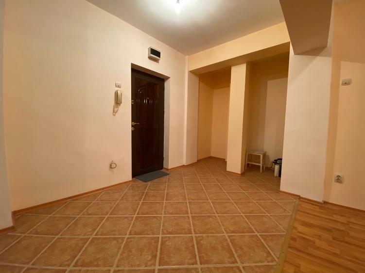 Apartament cu 3 camere decomandat în Banca Națională