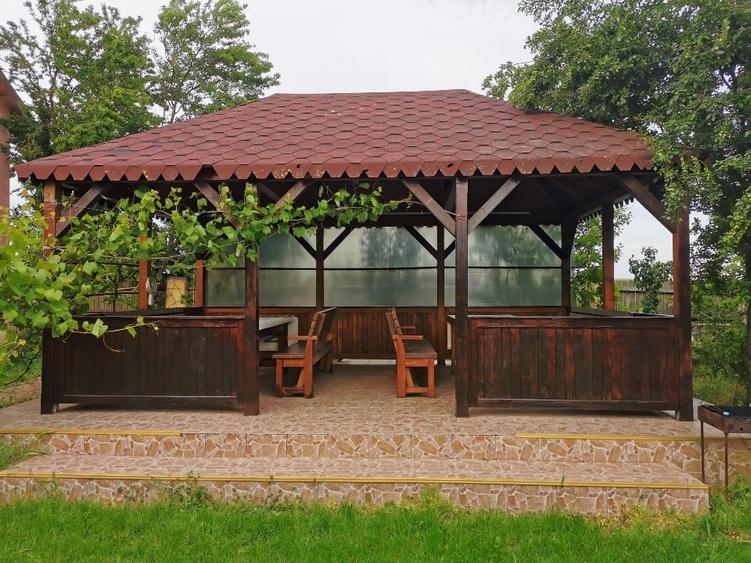 Casă individuală cu 4 camere cu Garaj în Corbu