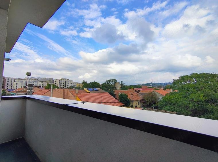 Garsonieră decomandată în Rogerius