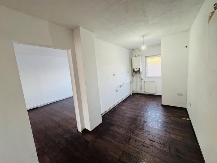 Apartament cu 3 camere decomandat în Lipovei