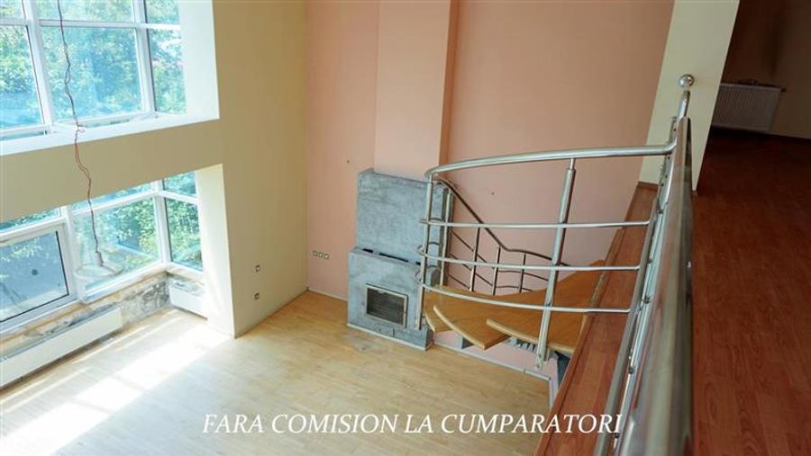 Casă individuală cu 12 camere cu Piscina în Central