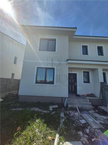 Duplex cu 4 camere cu Canalizare în Moșnița Nouă