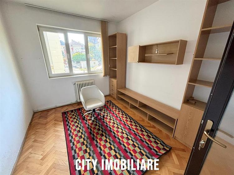 Birou, de 86 mp, în Central
