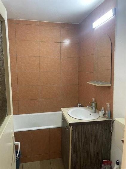 Apartament cu 2 camere semidecomandat, mobilat în Exterior Vest