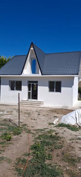 Casă individuală cu 3 camere cu Canalizare în Luminița