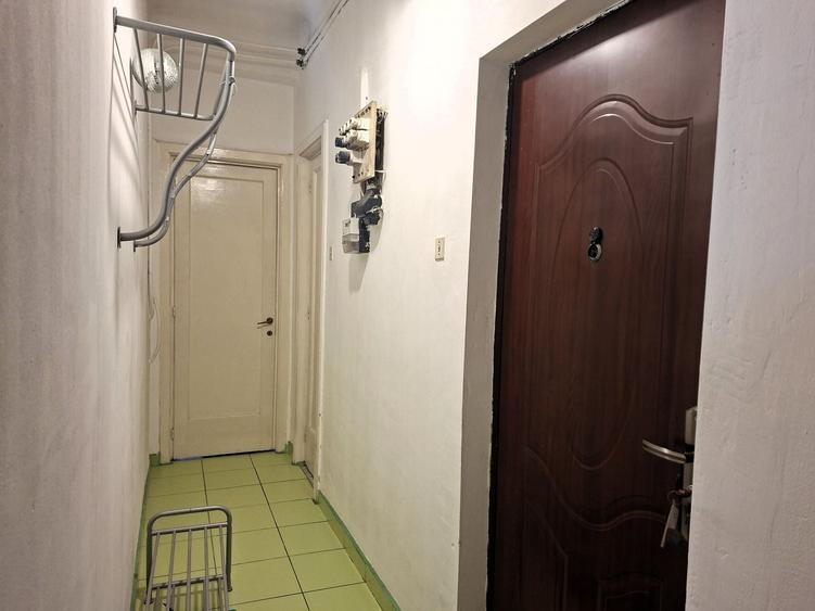 Apartament cu 3 camere decomandat în P-ța Alba Iulia
