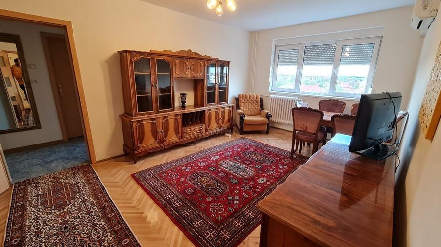 Apartament cu 3 camere semidecomandat, mobilat în Complex Studențesc