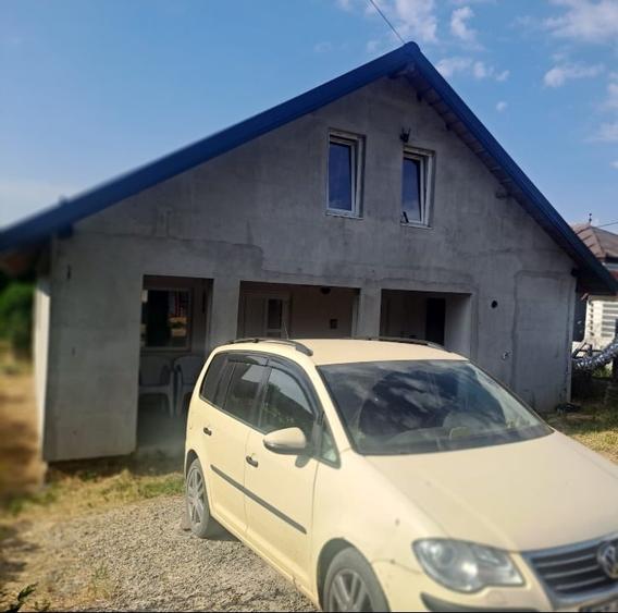 Casă individuală cu 5 camere cu Garaj în Băiceni