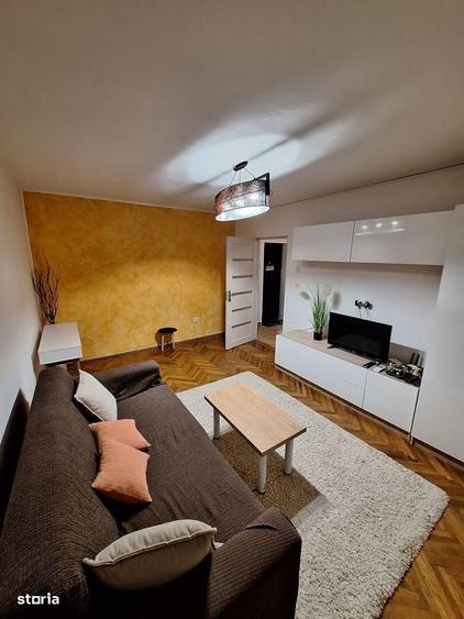 Apartament cu 2 camere decomandat în Calea București