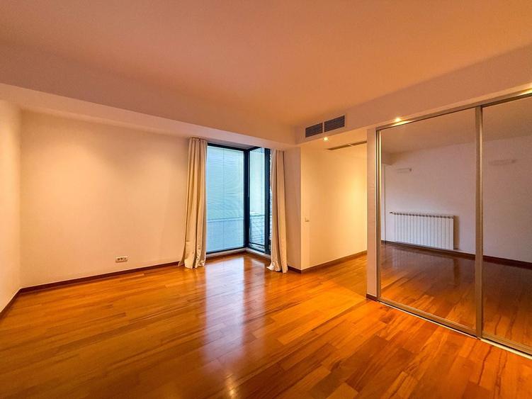 Apartament cu 3 camere semidecomandat, mobilat în Primăverii