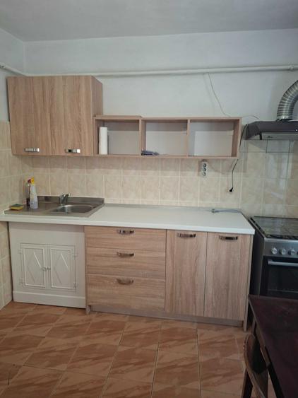 Inchiriez ap 2 camere Galati la turnul de televiziune etaj1 pret 1300 tel.0746500948 - 2