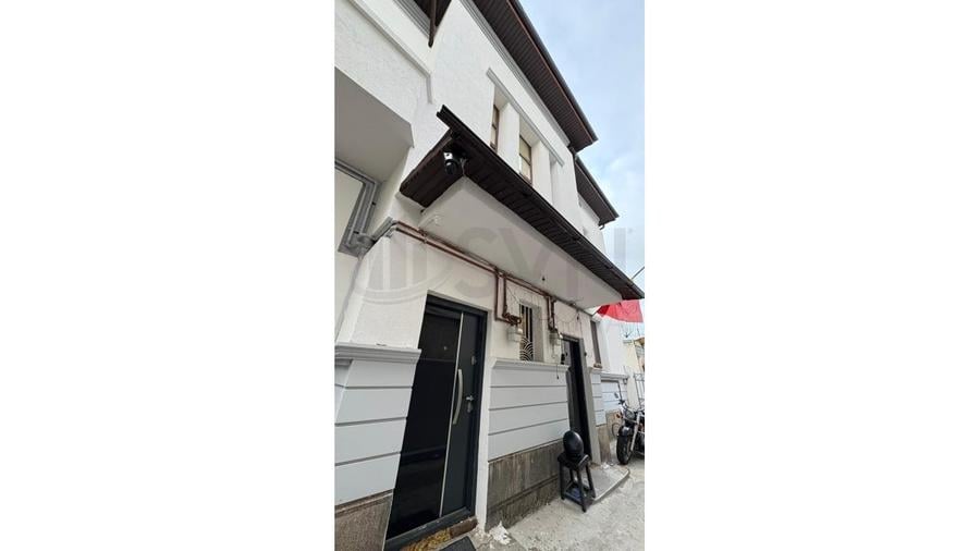 Casă individuală cu 12 camere cu Teren 100 Mp în Parcul Carol