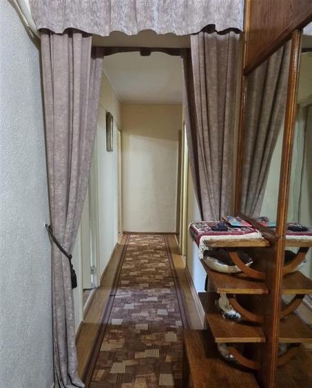 Apartament cu 3 camere decomandat, mobilat în Podul de Fier