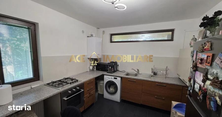 Casă cu 6 camere cu Teren 200 Mp în Central