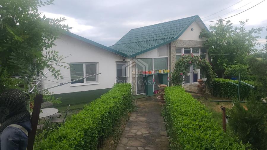 Casă individuală cu 5 camere cu Canalizare în Spătaru
