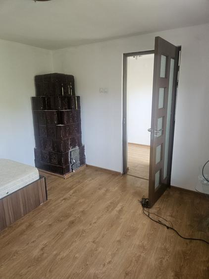 Casă cu 4 camere în Cireșanu