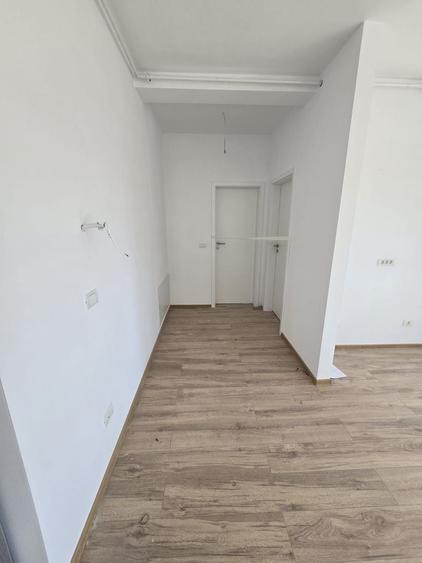Apartament cu 2 camere semidecomandat în Moșnița Nouă
