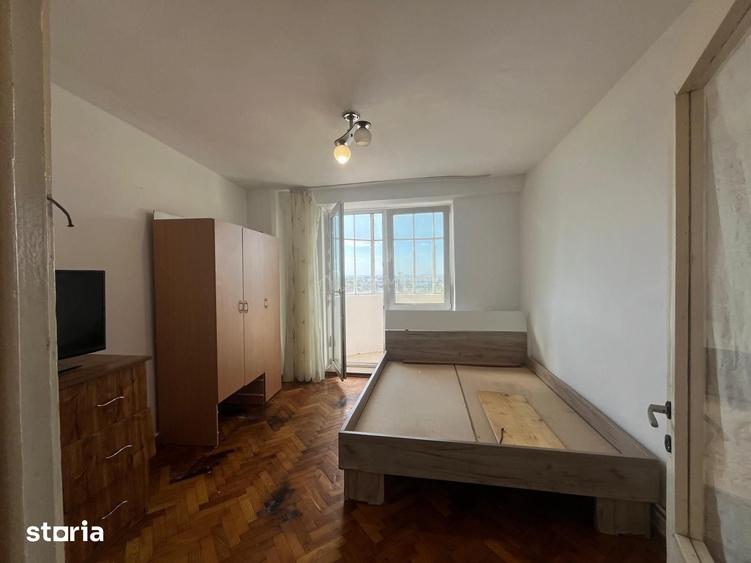 Apartament cu 3 camere semidecomandat în Central