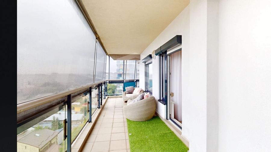 Apartament cu 3 camere semidecomandat, mobilat în Baba Novac