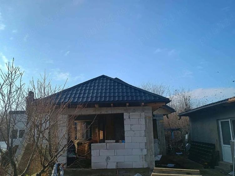 Casă cu 3 camere cu Teren 175 Mp în Școlilor