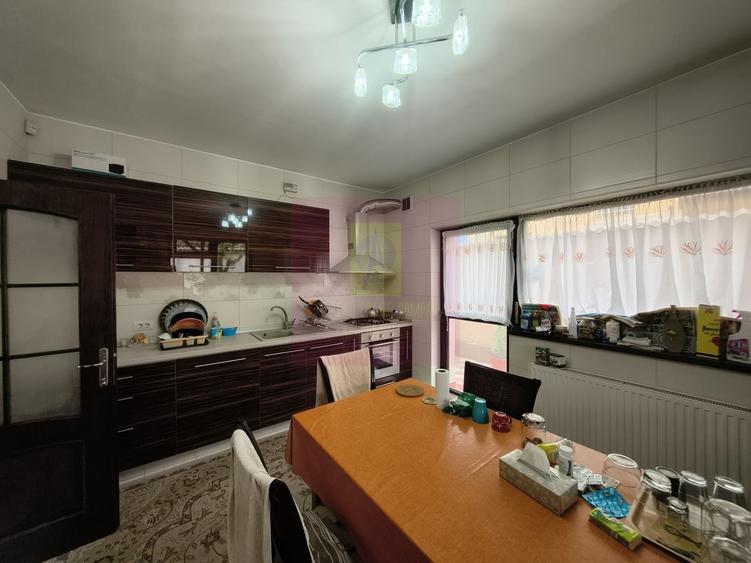 Casă cu 5 camere în Afumați