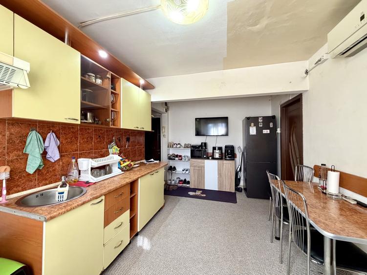 Apartament cu 3 camere semidecomandat, mobilat în Circumvalațiunii
