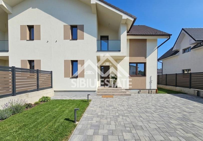 Duplex cu 4 camere cu Canalizare în Șura Mare