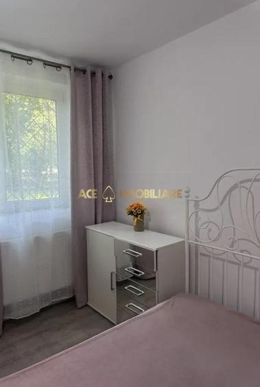 Apartament cu 4 camere decomandat, mobilat în Titan