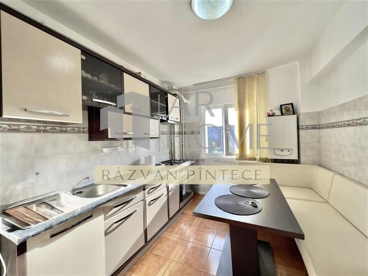 Apartament cu 4 camere decomandat în Cantacuzino