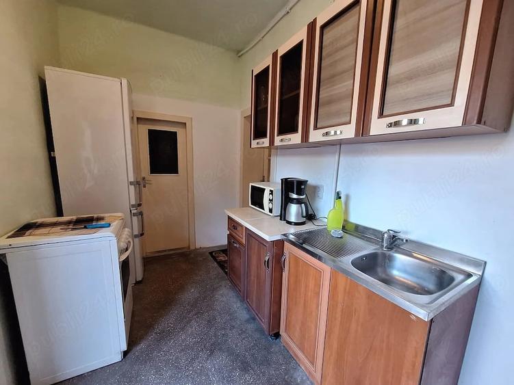 Casă cu 2 camere cu Teren 50 Mp în Drăgășani