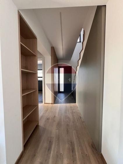 Duplex cu 4 camere cu Teren 350 Mp în Tărlungeni