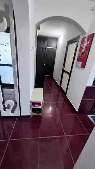 Apartament cu 3 camere decomandat în Aluniș