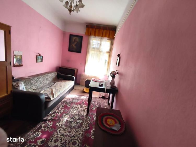 Casă cu 5 camere cu Teren 218 Mp în Muncitoresc
