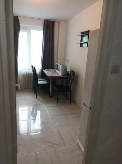Apartament cu 4 camere decomandat în Medicină