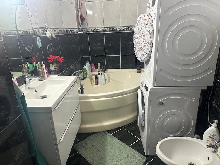 Apartament cu 4 camere decomandat în Central