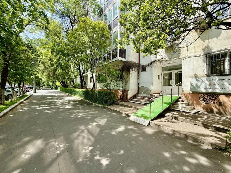 Apartament cu 3 camere decomandat, mobilat în Tineretului