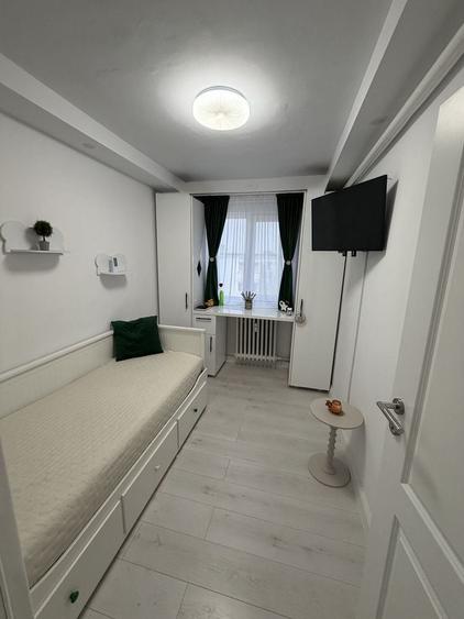Apartament cu 3 camere semidecomandat în Valea Rosie