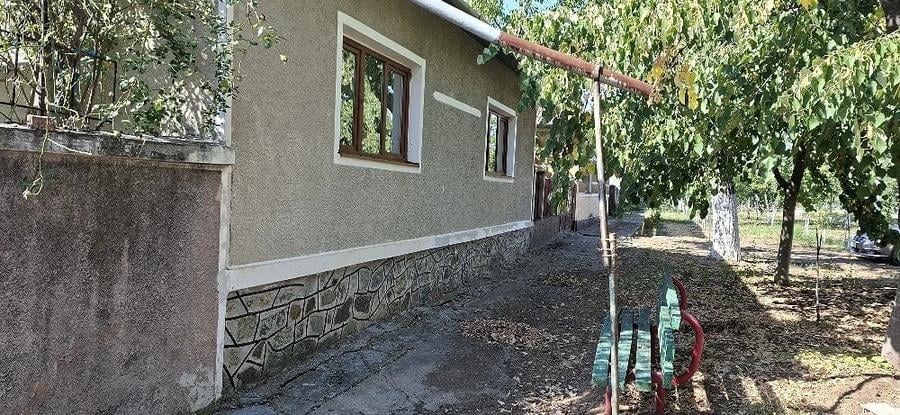 Casă cu 4 camere cu Teren 1200 Mp în Frumușeni