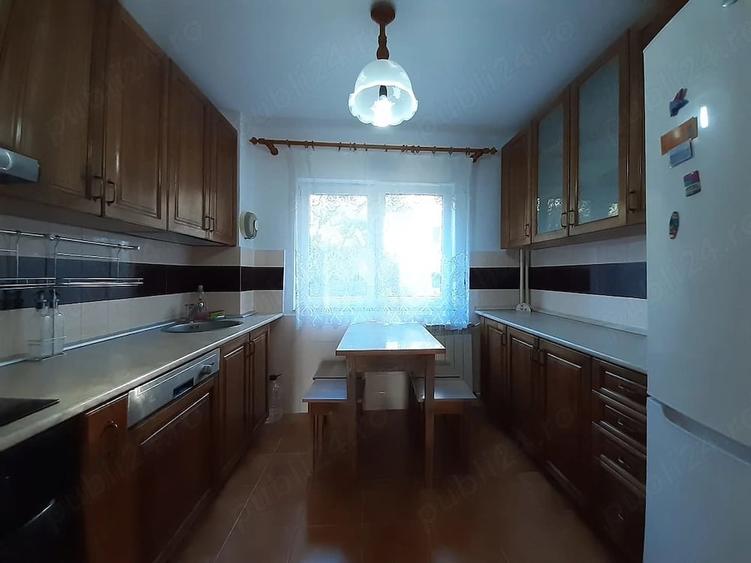 Apartament cu 4 camere decomandat în Nufărul