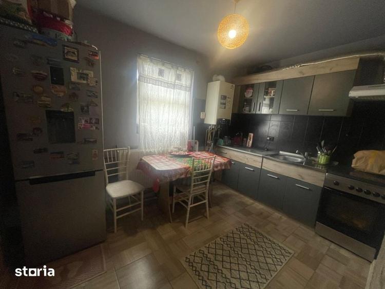 Casă cu 4 camere cu Teren 380 Mp în Romanești