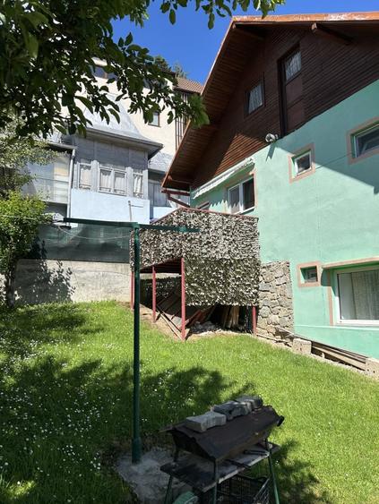 Casă individuală cu 5 camere cu Canalizare în Bușteni